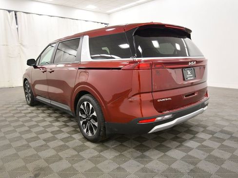 Used 2023 Kia Carnival EX FWD image 5