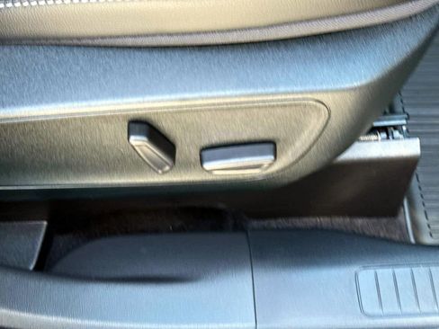 Used 2022 Ford Escape Titanium image 12