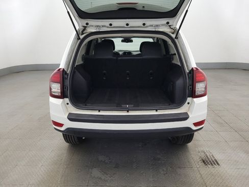 Used 2014 Jeep Compass Latitude w/ Sun/Sound Group AWD/4WD image 29