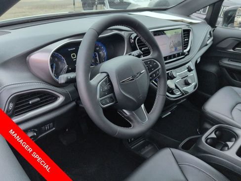 New 2026 Chrysler Pacifica Select FWD image 10