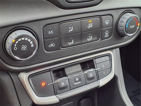 Used 2023 GMC Terrain SLE image 13