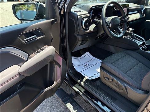 Certified 2025 Chevrolet Colorado Z71 w/ Midnight Edition AWD/4WD image 10