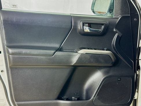 Used 2020 Toyota Tacoma Limited AWD/4WD image 16