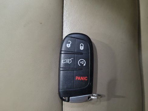 Used 2020 Jeep Grand Cherokee Limited AWD/4WD image 32