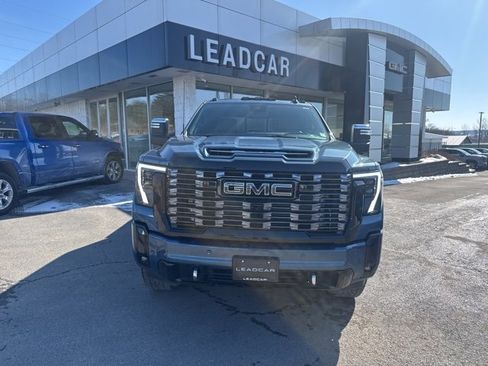 Used 2025 GMC Sierra 2500 Denali Ultimate image 9