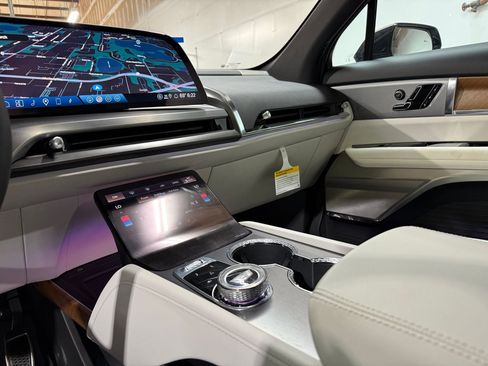 New 2026 Cadillac Vistiq Luxury AWD/4WD image 30