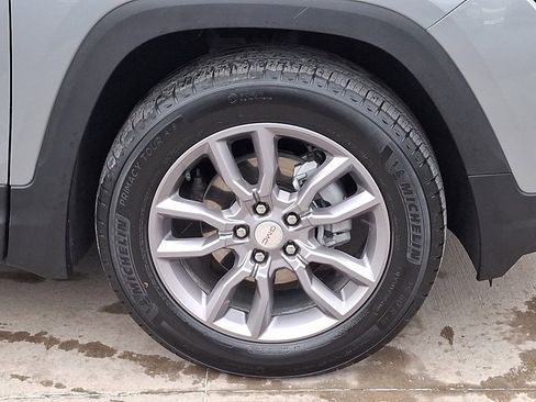 Used 2024 GMC Terrain SLT w/ Infotainment Package II image 8