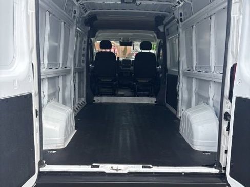Used 2025 RAM ProMaster 2500 w/ Convenience Group image 10