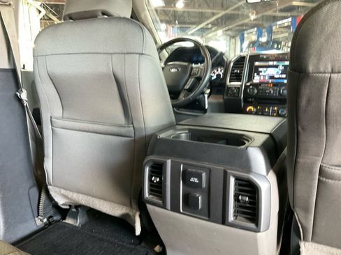 Used 2015 Ford F150 XLT w/ Equipment Group 302A Luxury AWD/4WD image 18