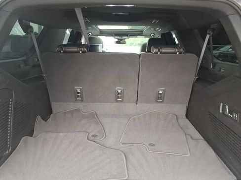 Used 2023 Chevrolet Suburban Premier AWD/4WD image 21