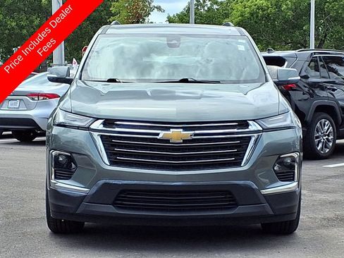 Used 2023 Chevrolet Traverse LT FWD image 2