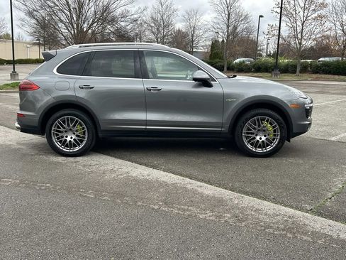 Used 2018 Porsche Cayenne S w/ Premium Package Plus AWD/4WD image 8