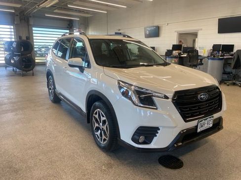 Used 2023 Subaru Forester Premium AWD/4WD image 3