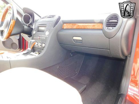 Used 2009 Mercedes-Benz SLK 300 image 15