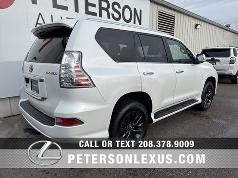 Used 2022 Lexus GX 460 Premium image 3