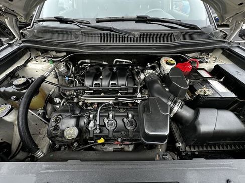 Certified 2018 Ford Explorer XLT w/ Equipment Group 202A image 32