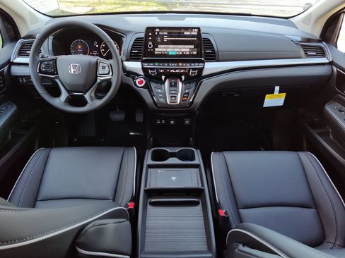 New 2026 Honda Odyssey Touring image 11