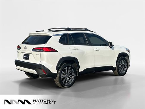 Used 2022 Toyota Corolla Cross XLE w/ Convenience Package image 5