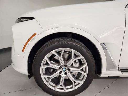 Used 2025 BMW X7 xDrive40i image 11