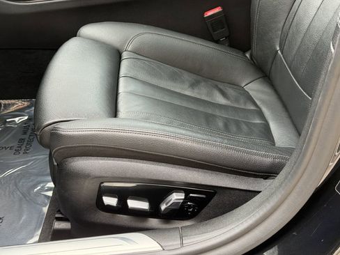 Used 2019 BMW 740i xDrive w/ M Sport Package image 27