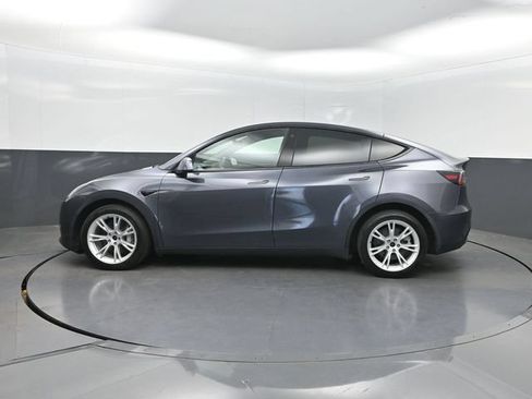 Used 2022 Tesla Model Y Long Range AWD/4WD image 2