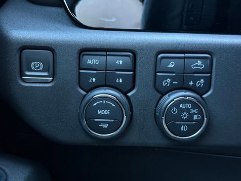 Used 2024 Chevrolet Silverado 1500 LT Trail Boss w/ LT Trail Boss Premium Package image 27