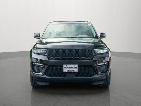 Used 2023 Jeep Grand Cherokee Limited w/ Black Appearance Package AWD/4WD image 2