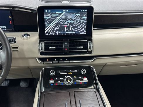 Used 2021 Lincoln Navigator Reserve w/ Luxury Package image 24