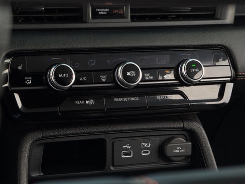Certified 2025 Honda Pilot TrailSport image 19