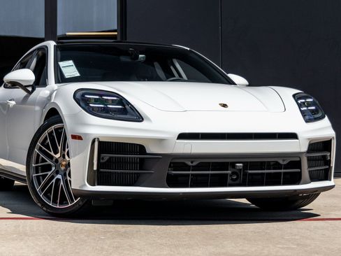 Certified 2025 Porsche Panamera image 9