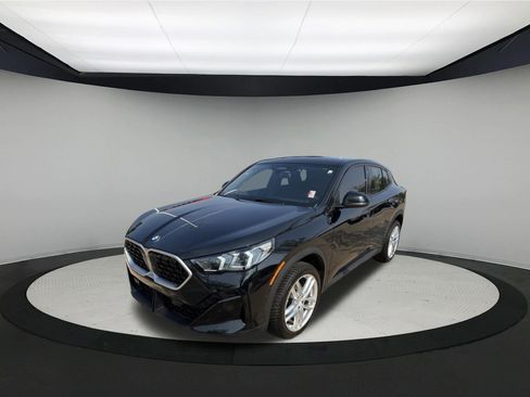 Used 2025 BMW X2 xDrive28i AWD/4WD image 3