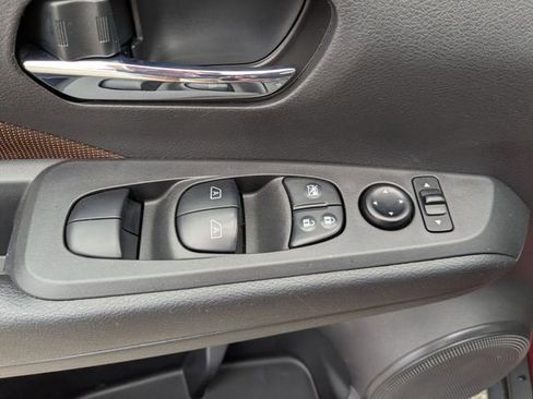 Used 2021 Nissan Kicks SR FWD image 23