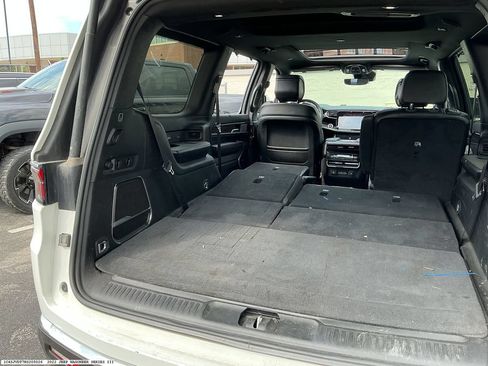 Used 2022 Jeep Wagoneer Series III w/ Premium Group I AWD/4WD image 10