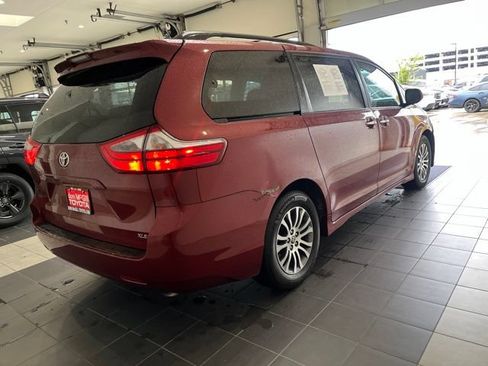 Certified 2020 Toyota Sienna XLE FWD image 6