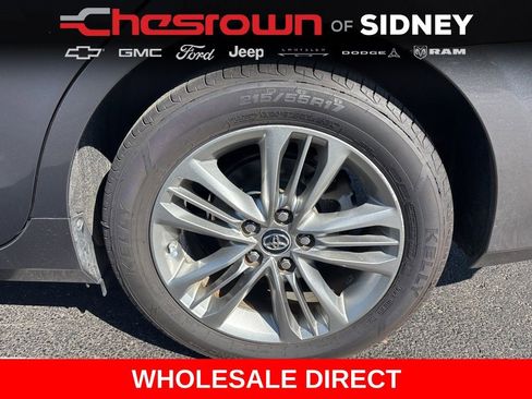 Used 2016 Toyota Camry SE w/ Moonroof Package FWD image 10