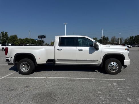 Used 2025 Chevrolet Silverado 3500 High Country w/ High Country Premium Package AWD/4WD image 3