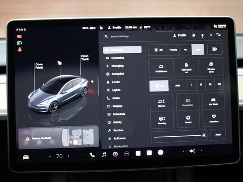 Used 2023 Tesla Model 3 Standard Range image 8