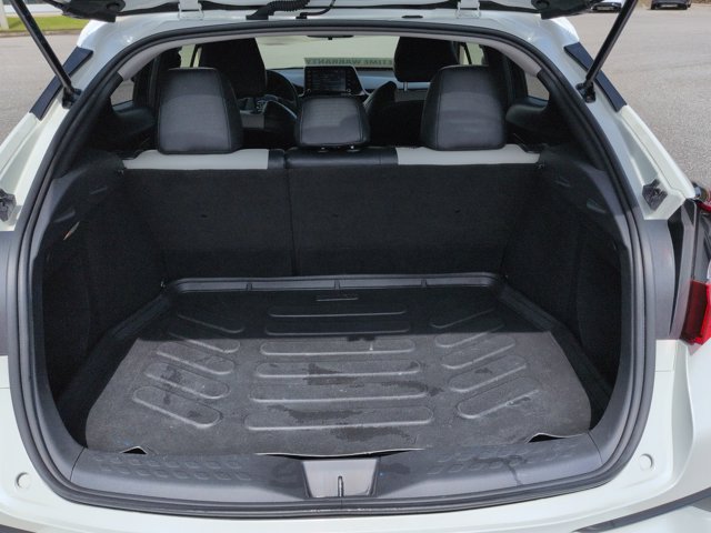 Used 2020 Toyota C-HR LE FWD image 14