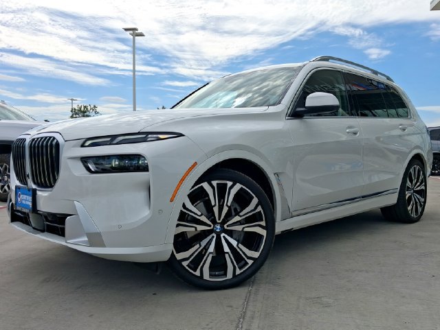 Used 2027 BMW X7 xDrive40i AWD/4WD image 2