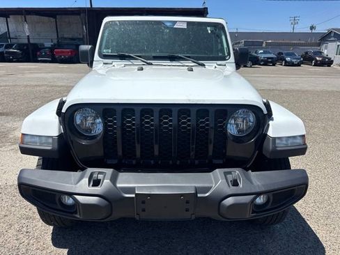 Used 2022 Jeep Gladiator Sport AWD/4WD image 2
