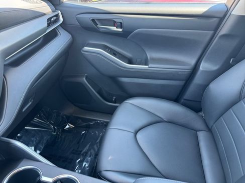 Certified 2020 Toyota Highlander XLE AWD/4WD image 30