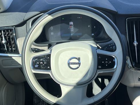 Used 2025 Volvo V90 B6 Cross Country Plus image 23