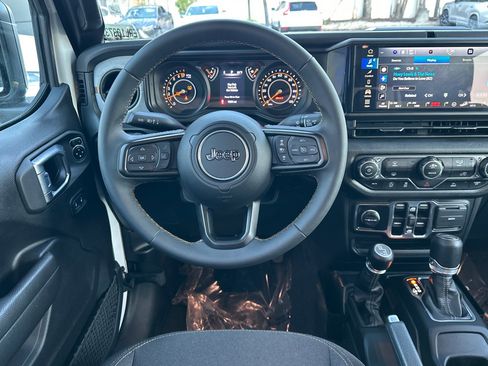 Used 2024 Jeep Gladiator Sport image 27