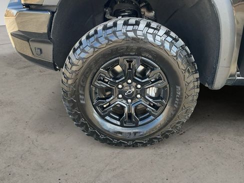 Used 2025 Chevrolet Silverado 1500 ZR2 w/ Technology Package image 14