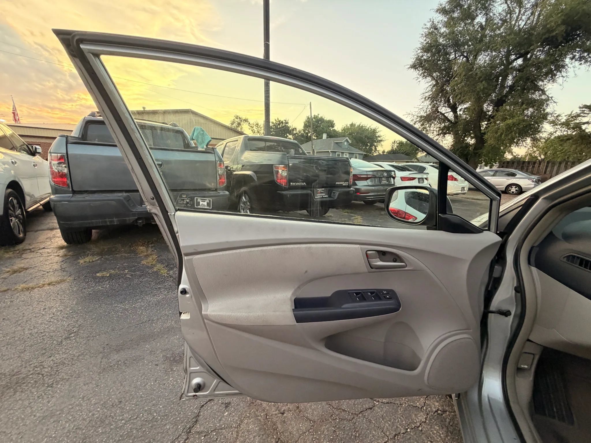 Used 2010 Honda Insight EX image 11