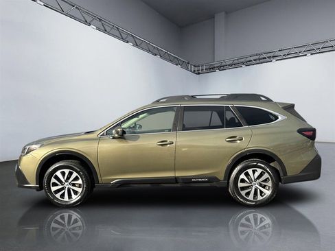 Used 2022 Subaru Outback Premium image 2