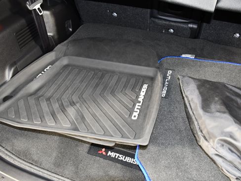Used 2025 Mitsubishi Outlander SE AWD/4WD image 49