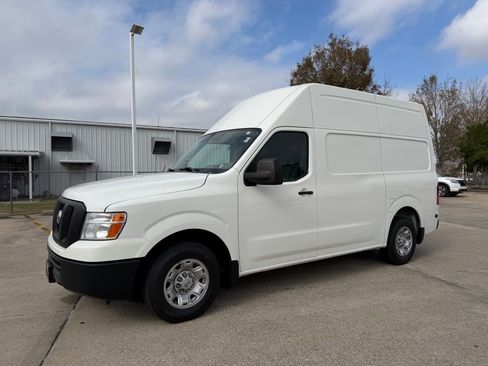 Used 2021 Nissan NV 2500 SV image 2