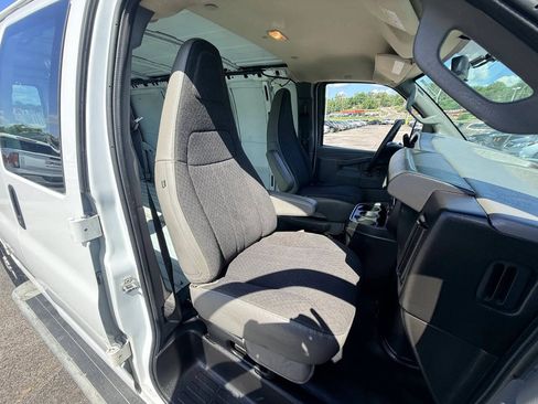 Used 2018 Chevrolet Express 2500 w/ Driver Convenience Package RWD image 12
