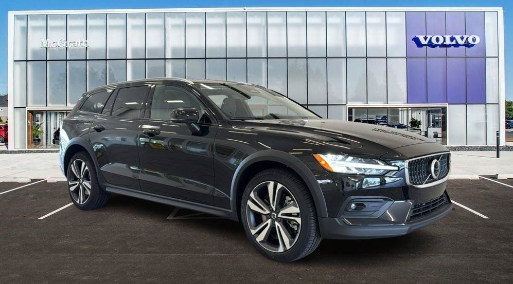 New 2026 Volvo V60 B5 Cross Country Plus w/ Protection Package Premier AWD/4WD image 1